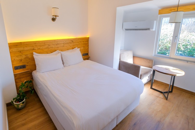 Economy Room, Viewless