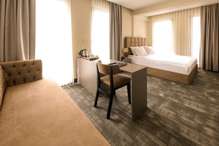 Standart Oda, Kara Manzaralı