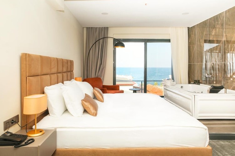 King Suit Oda, Deniz Manzaralı