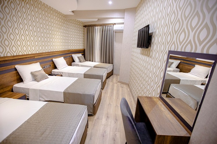 Standard Room (4 Person)