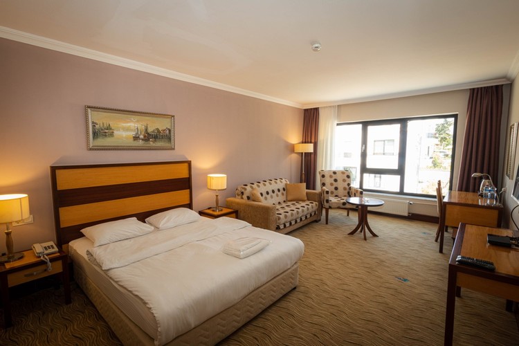 Junior Suit Oda, Kara Manzaralı