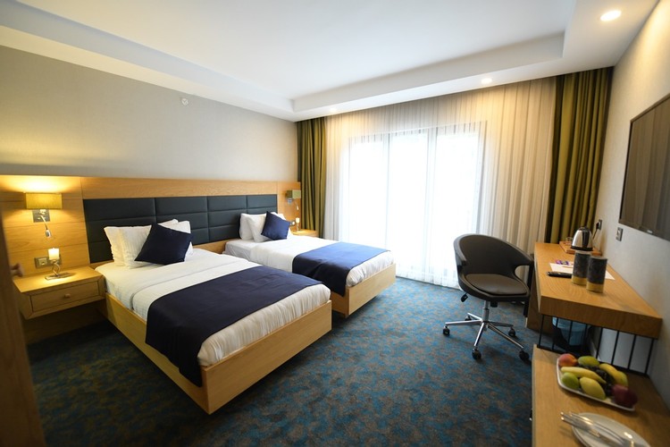 Bağlantılı Oda, Kısmi Deniz Manzaralı