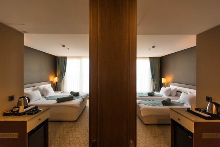 Bağlantılı Oda, Deniz Manzaralı