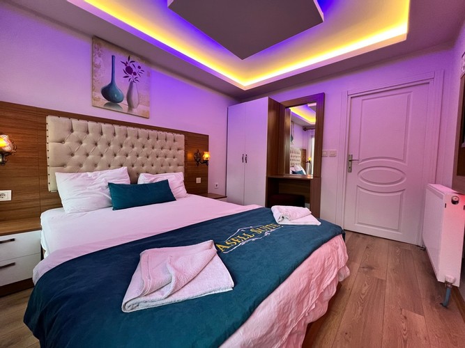 Suit Oda, Göl Manzaralı