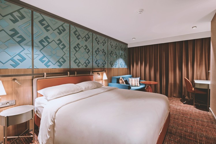 Superior Oda, Kara Manzaralı