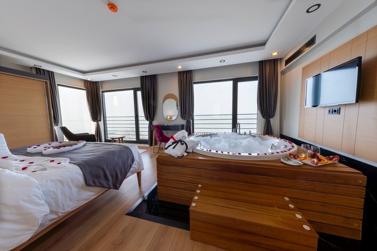 Honeymoon Suite Room