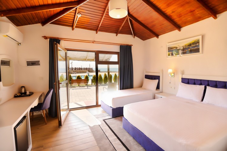 Aile Bungalov Odası, Göl Manzaralı (Balkonsuz)