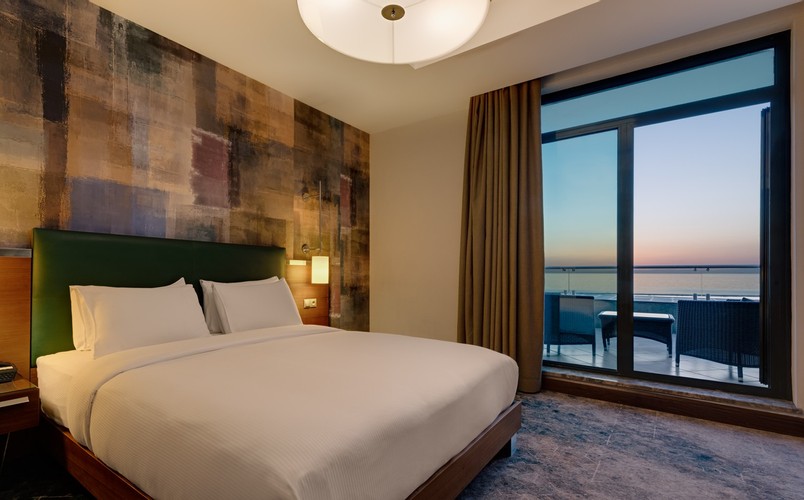 Misafir Odası, Göl Manzaralı