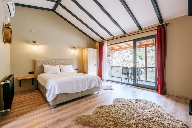 Deluxe Room (Balcony)