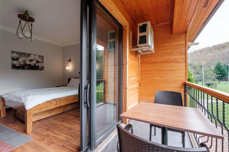 Has Balcony Room (Balcony)