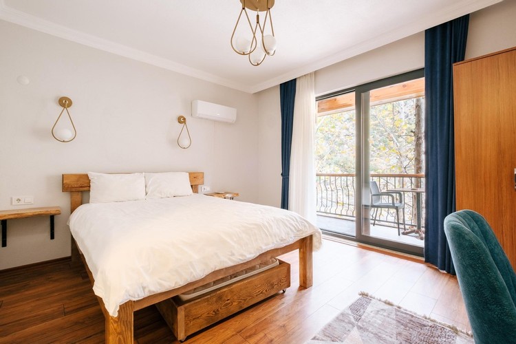 Family Room (3 Person)