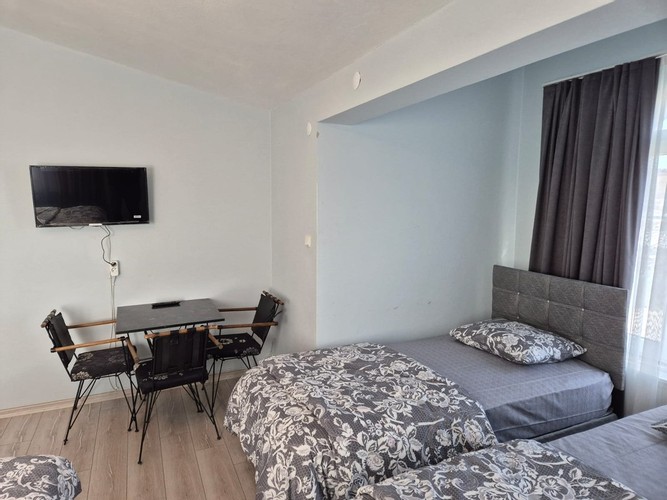 Iki Ayri Yatakli Ortak Banyolu Oda ( Ek Bina )