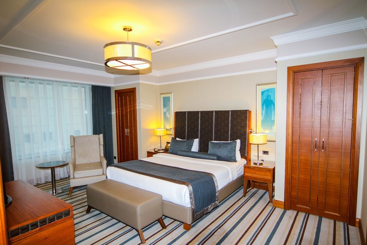 Apart Suit Oda, Kara Manzaralı