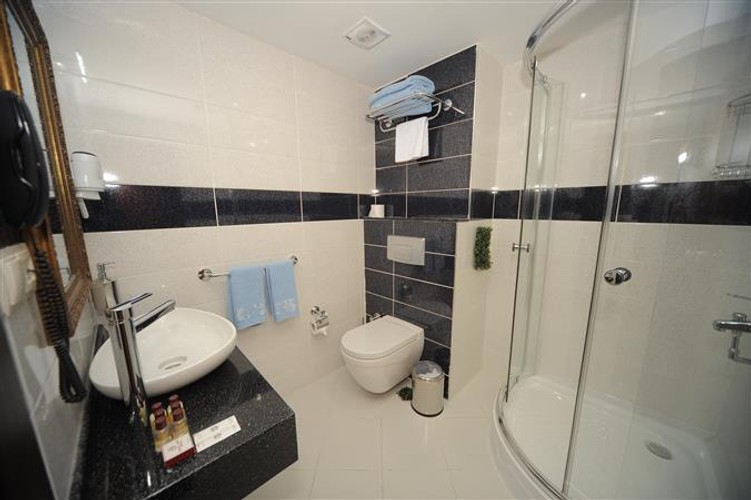 Family Room, Lake View