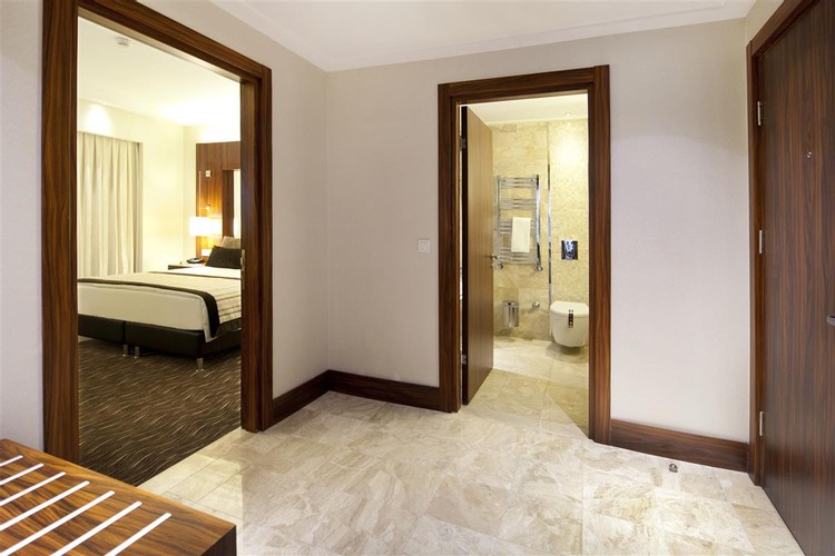 Queen Suite Room (Sofa)