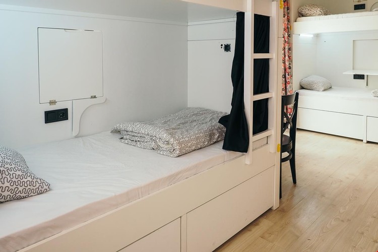 6 Kişilik Ranzalı, Ortak Banyo