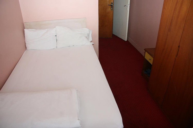 Standard Room (1 Person)