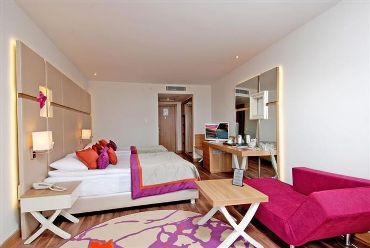 Standart Oda, Kara Manzaralı