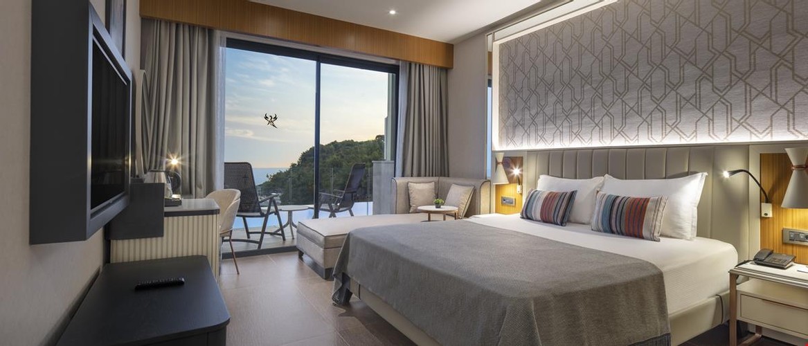 Aile Odası, Havuz Manzaralı