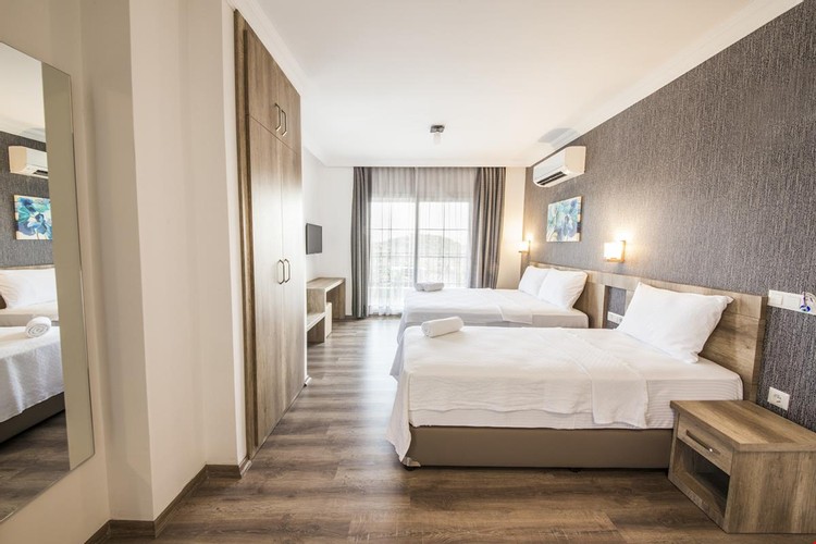 Dekatria Room