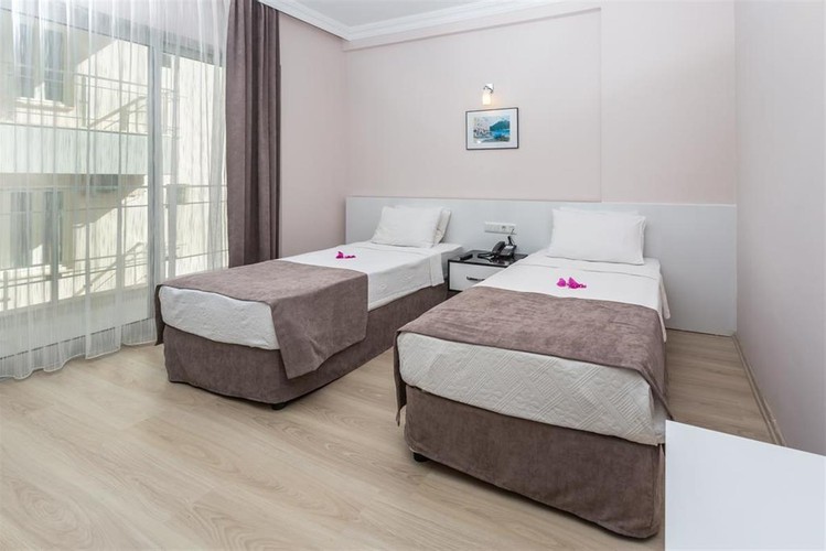 Iki Ayrı Yataklı Oda, Kara Manzaralı