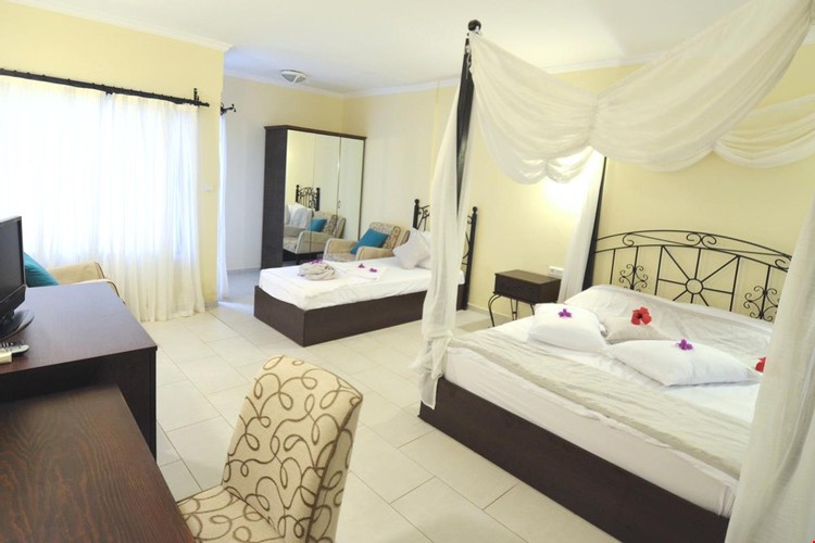 Superior Garden Room, Garden View