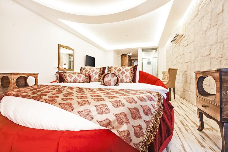 Honeymoon Suite Room