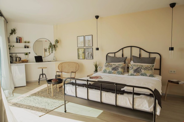 Deluxe Room (Balcony)