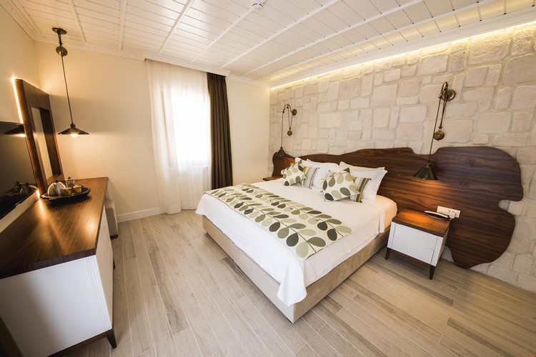 Deluxe Luxury Room, Partial Sea View