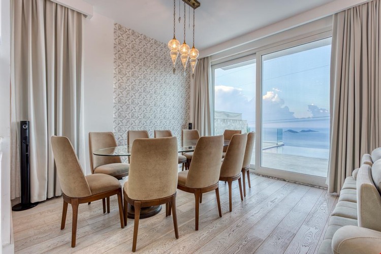 Villa, Havuz Manzaralı