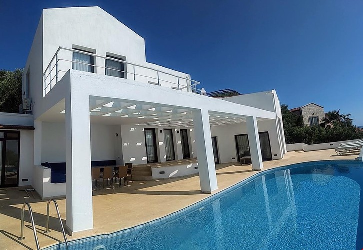 Villa, Havuz Manzaralı