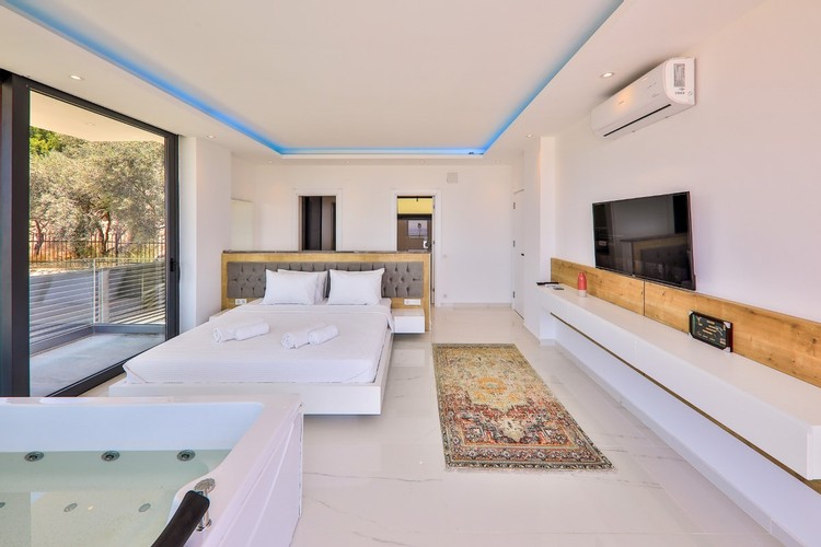 Villa, Havuz Manzaralı