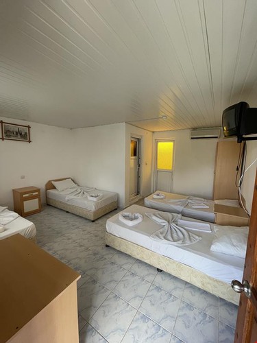 Aile Odası, Havuz Manzaralı