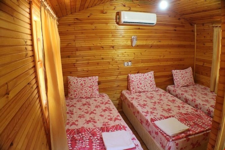 Triple, Bahçe Manzaralı