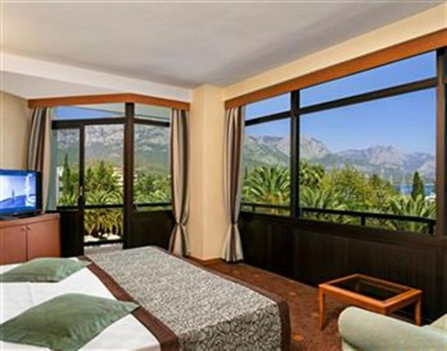 Standart Oda, Kara Manzaralı