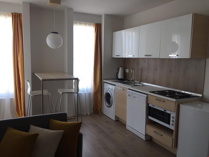 Senior Suit Oda, Kara Manzaralı