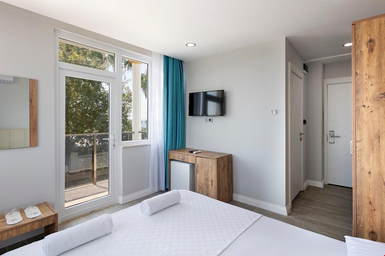 Single Room (1 Person)