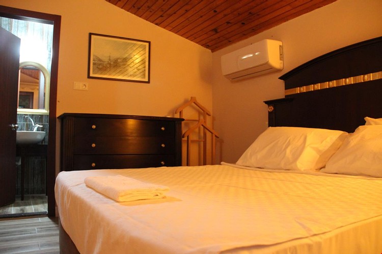 Standard Room, Mountain View (Without Balcony)