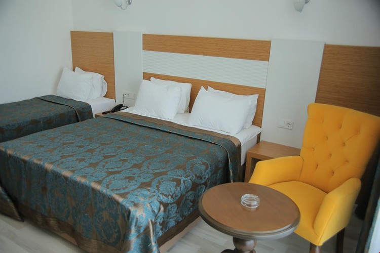 Family Room, Land View