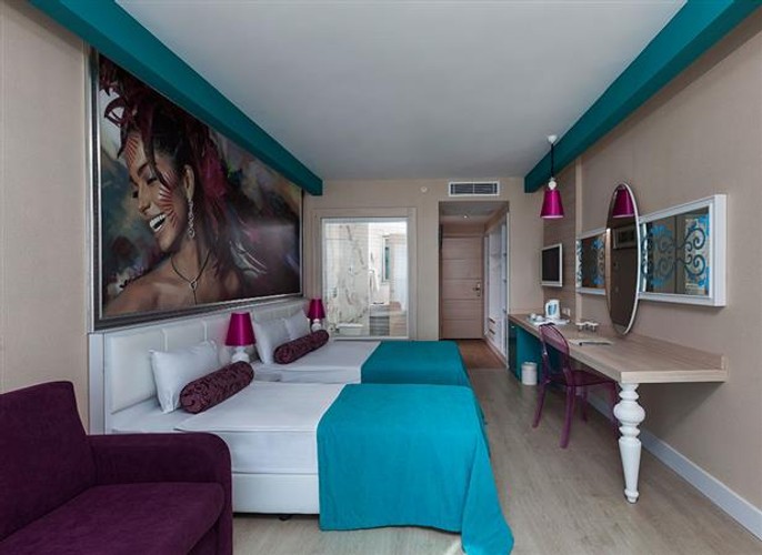 Standart Oda, Kara Manzaralı