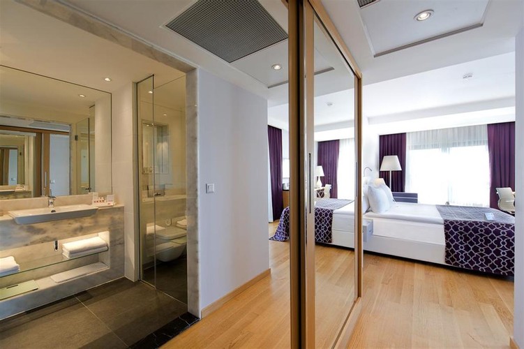 V Casual City View Room