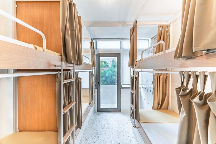 6 Yataklı Karma Yatakhane - Ortak Banyo