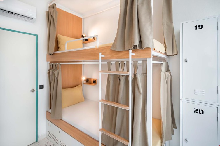 4 Yataklı Karma Yatakhane - Ortak Banyo