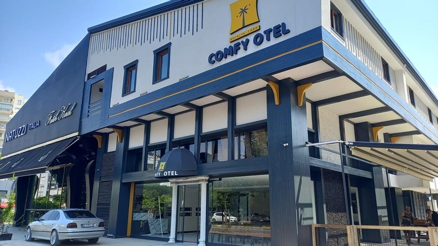  Economic Relax - Family Room (Hallway Window)