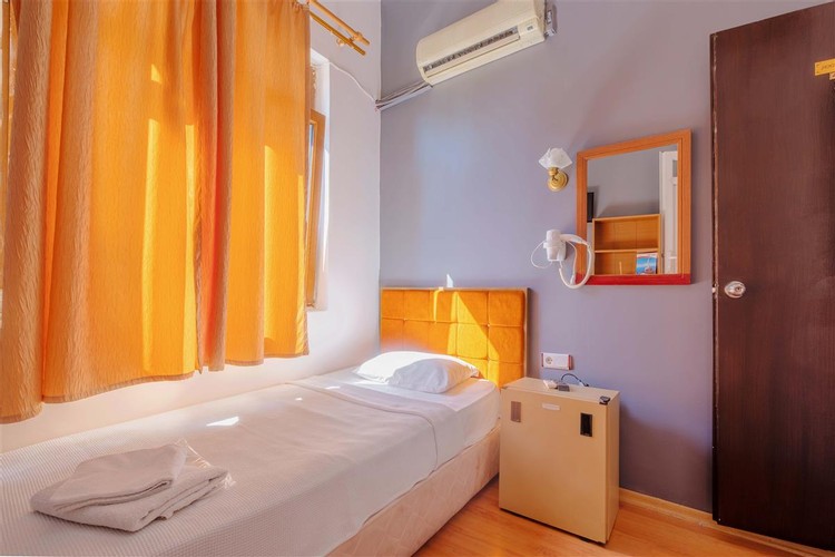 Standard Room (1 Person)