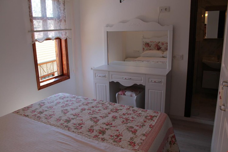 Economy Room (1 Person)