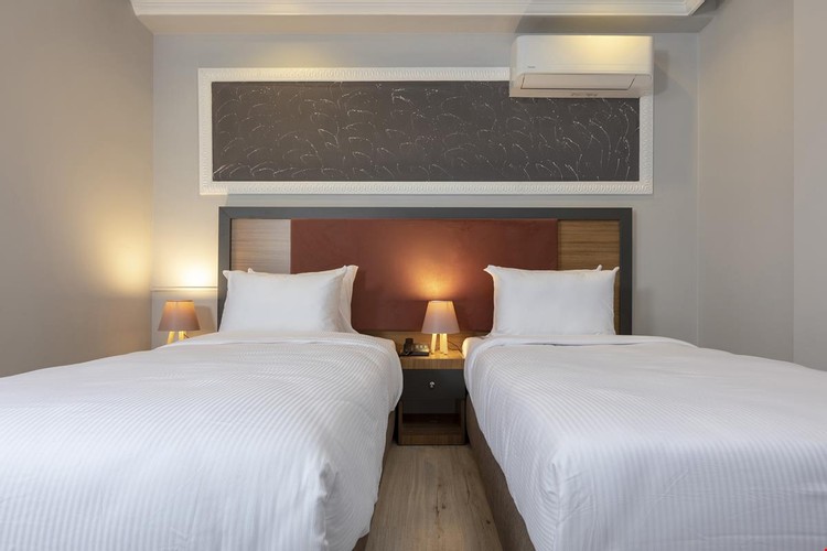 Comfort Suite Room (3 Person)