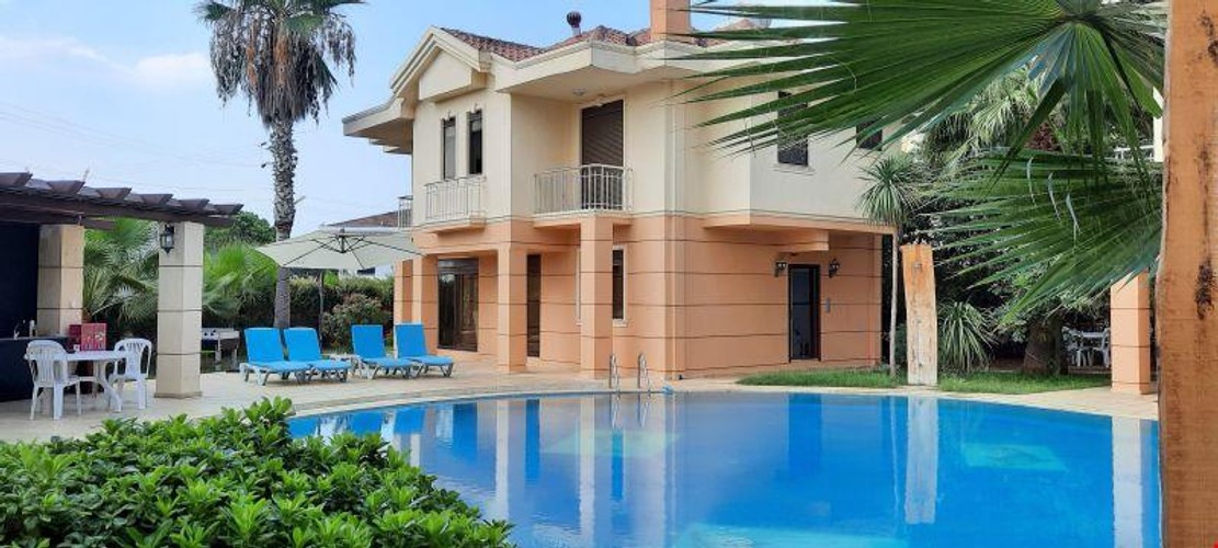 Villa 3+1 Daire, Havuz Manzaralı