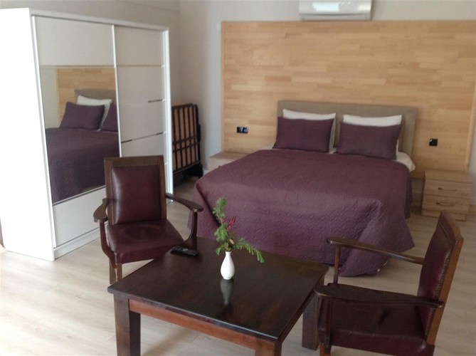 Aile Odası, Havuz Manzaralı