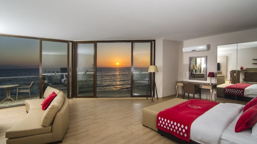 Studio Teras Katı Oda